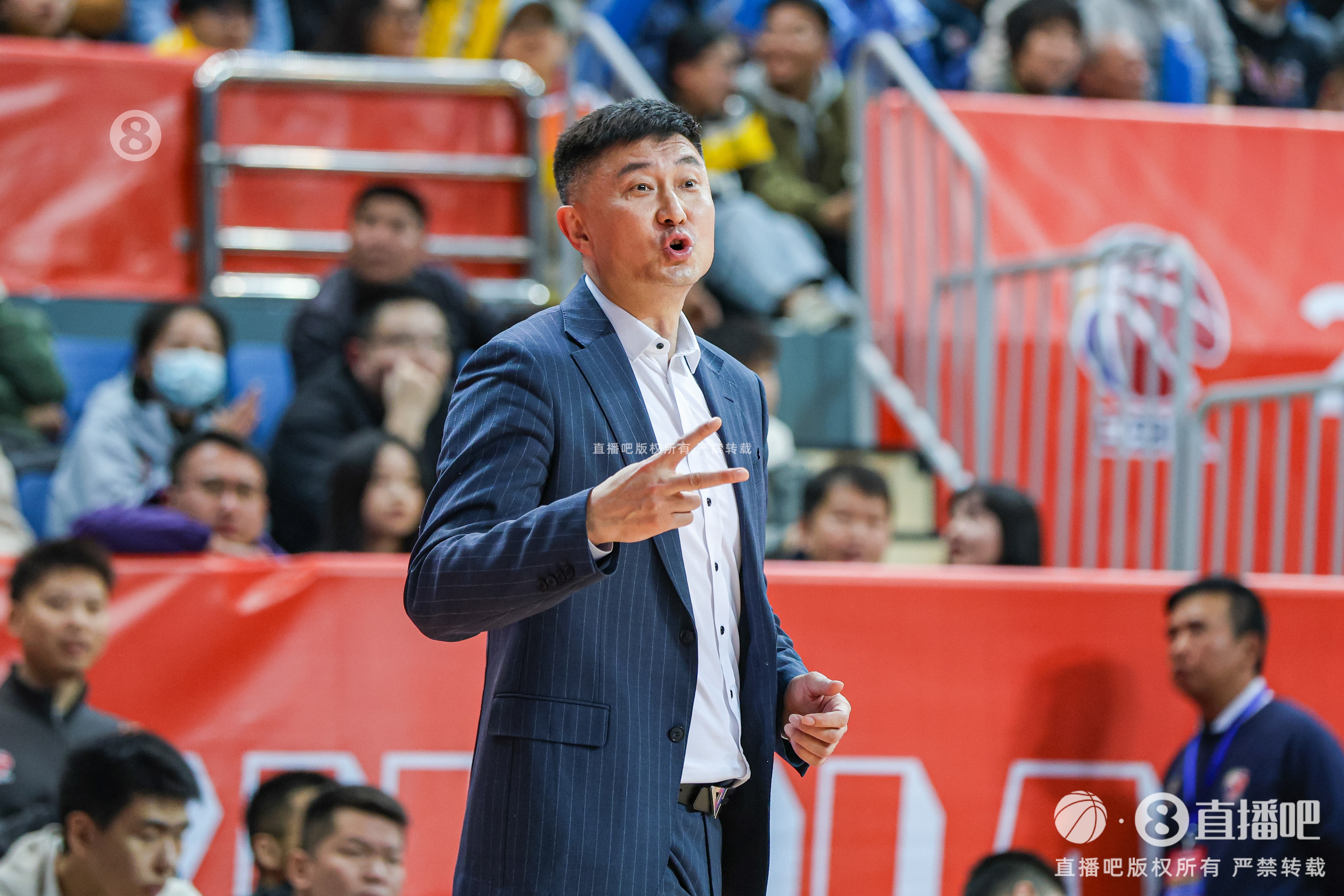 杜锋:球队磨合还需提升 季后赛强度很高 需要保持适应的状态